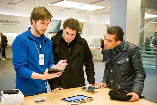 Apple store genius met klanten