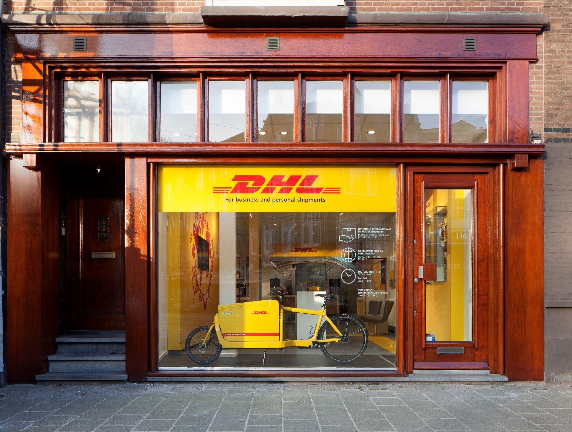 DHL opent eerste 'shipping spot' in Nederland