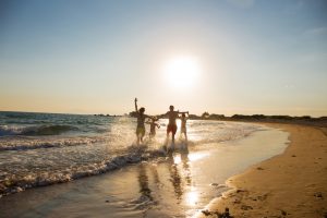 Familie op het strand