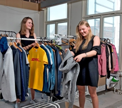 Tweedehands kleding booming onder jongeren Emerce