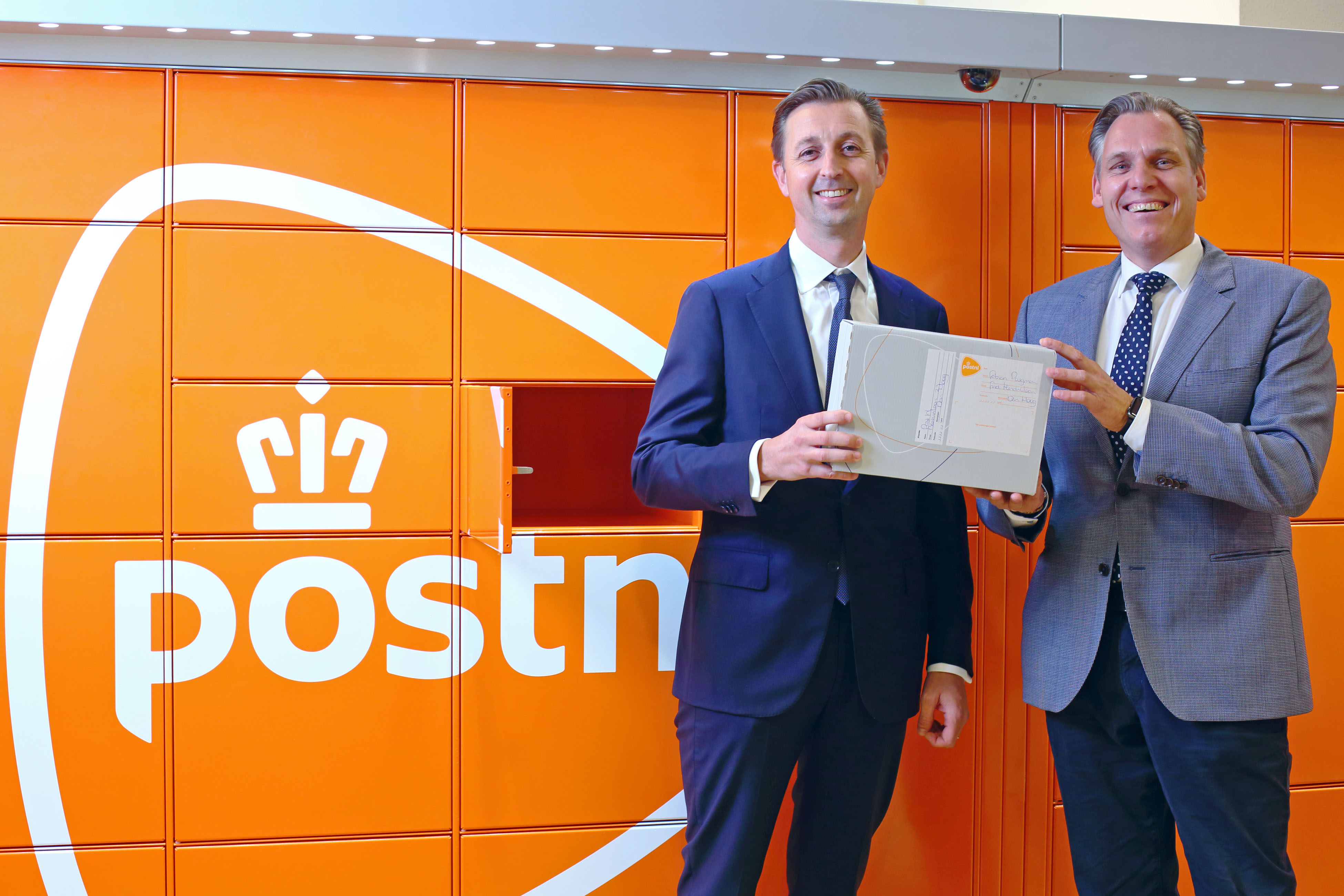 Eerste PostNL-pakketautomaat in winkel in Haagse Paagman - Emerce