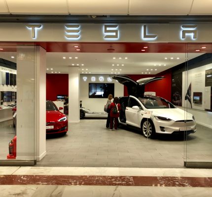 Geven Verbieden papier Tesla sluit fysieke winkels en richt zich op onlineverkoop - Emerce