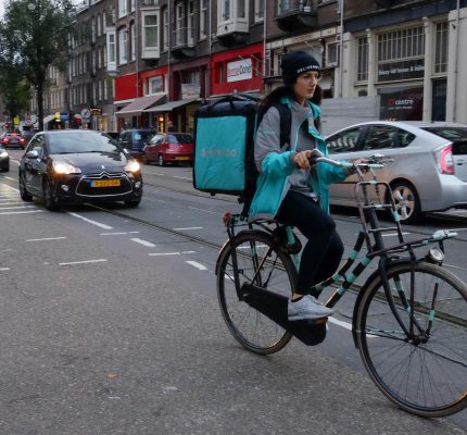 Uitstekend ongezond huiswerk maken Nederlander laat steeds vaker eten thuis bezorgen - Emerce