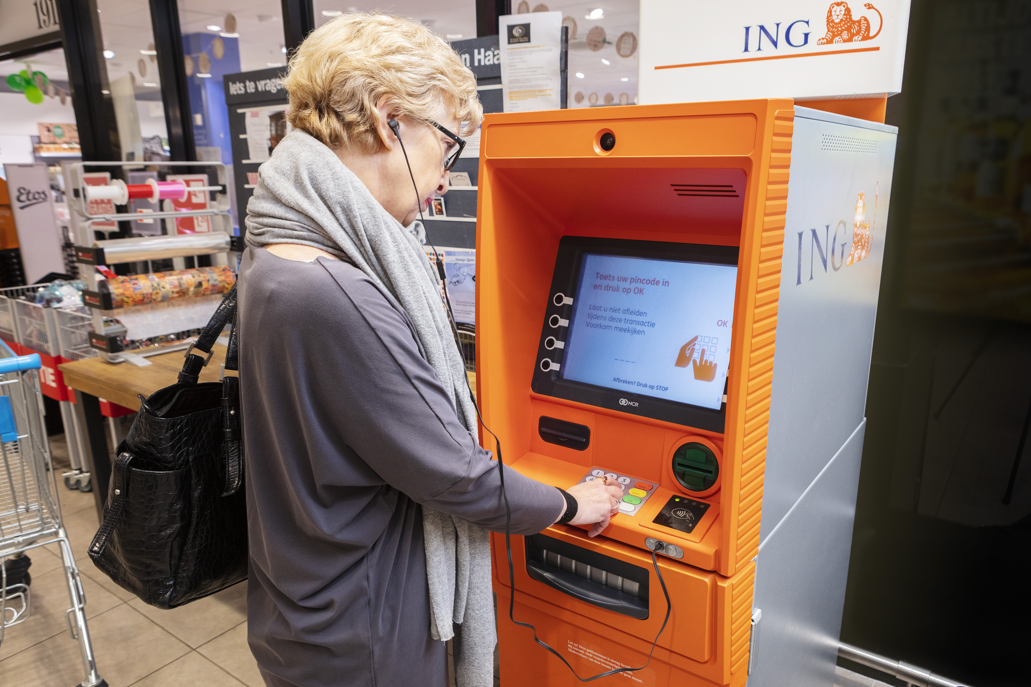 ING introduceert geldautomaat met spraakfunctie Emerce ING introduceert geldautomaat met spraakfunctie Emerce