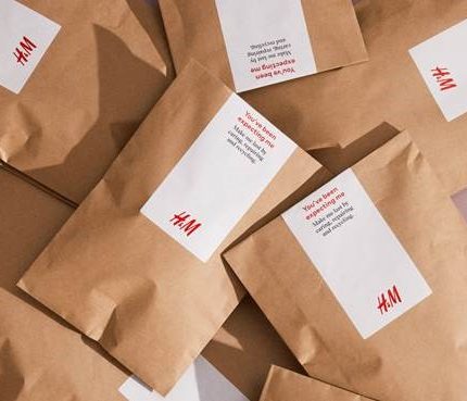 Veroveren draaipunt politicus H&M Nederland stapt over op papieren verpakkingen - Emerce