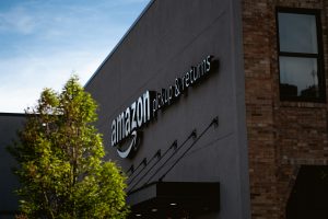 Grote internationale techbedrijven leiden de weg in retailmedialand