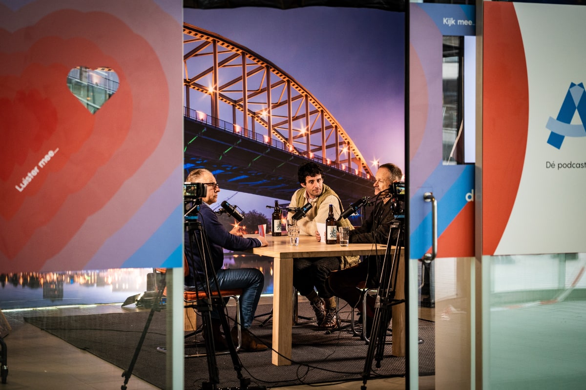 Pop-up podcaststudio ‘De Hartslag van Arnhem’ vanaf nu geopend op Arnhem Centraal