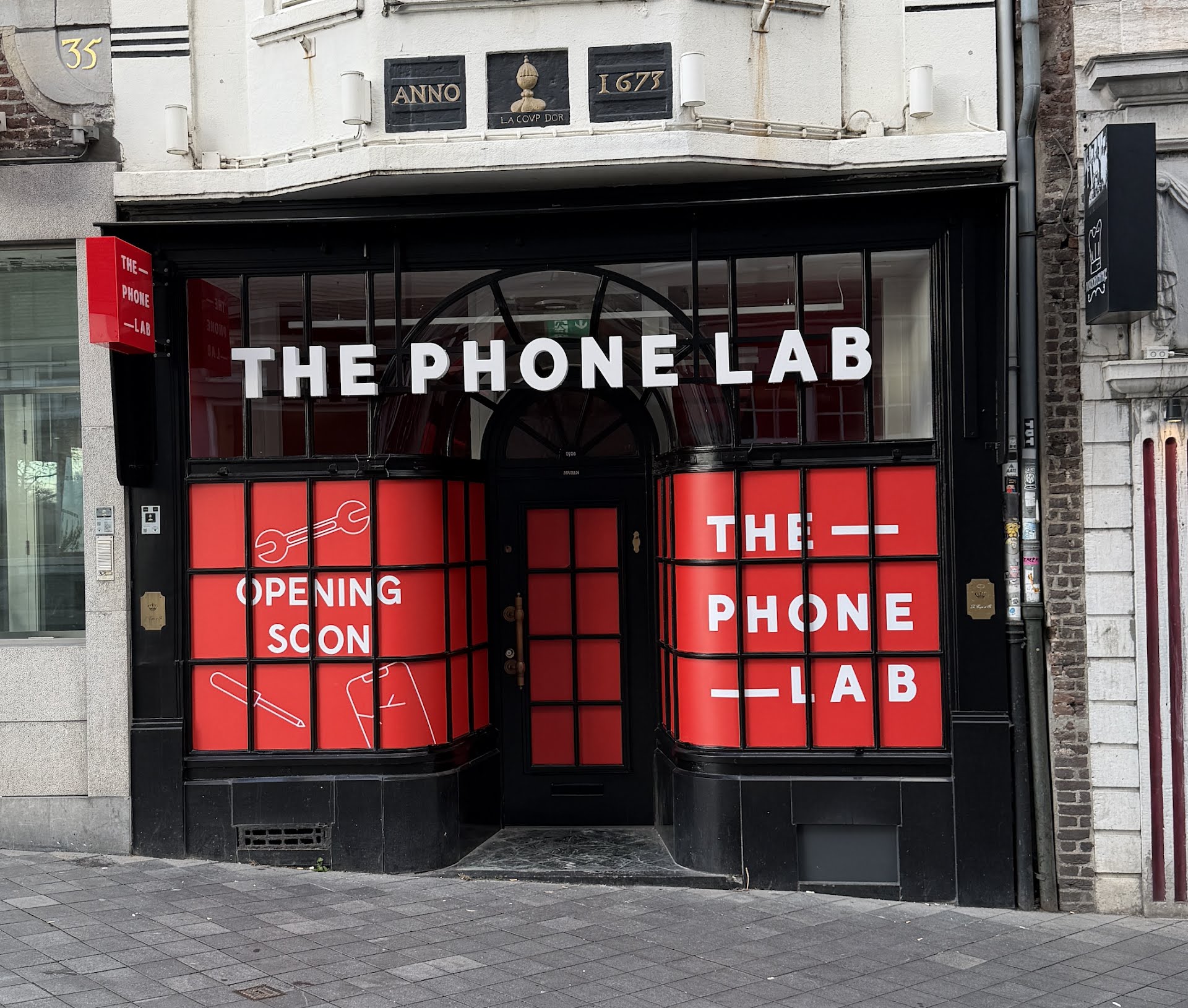 ThePhoneLab opent 15e winkel in Maastricht: Klantbeleving centraal in historisch pand