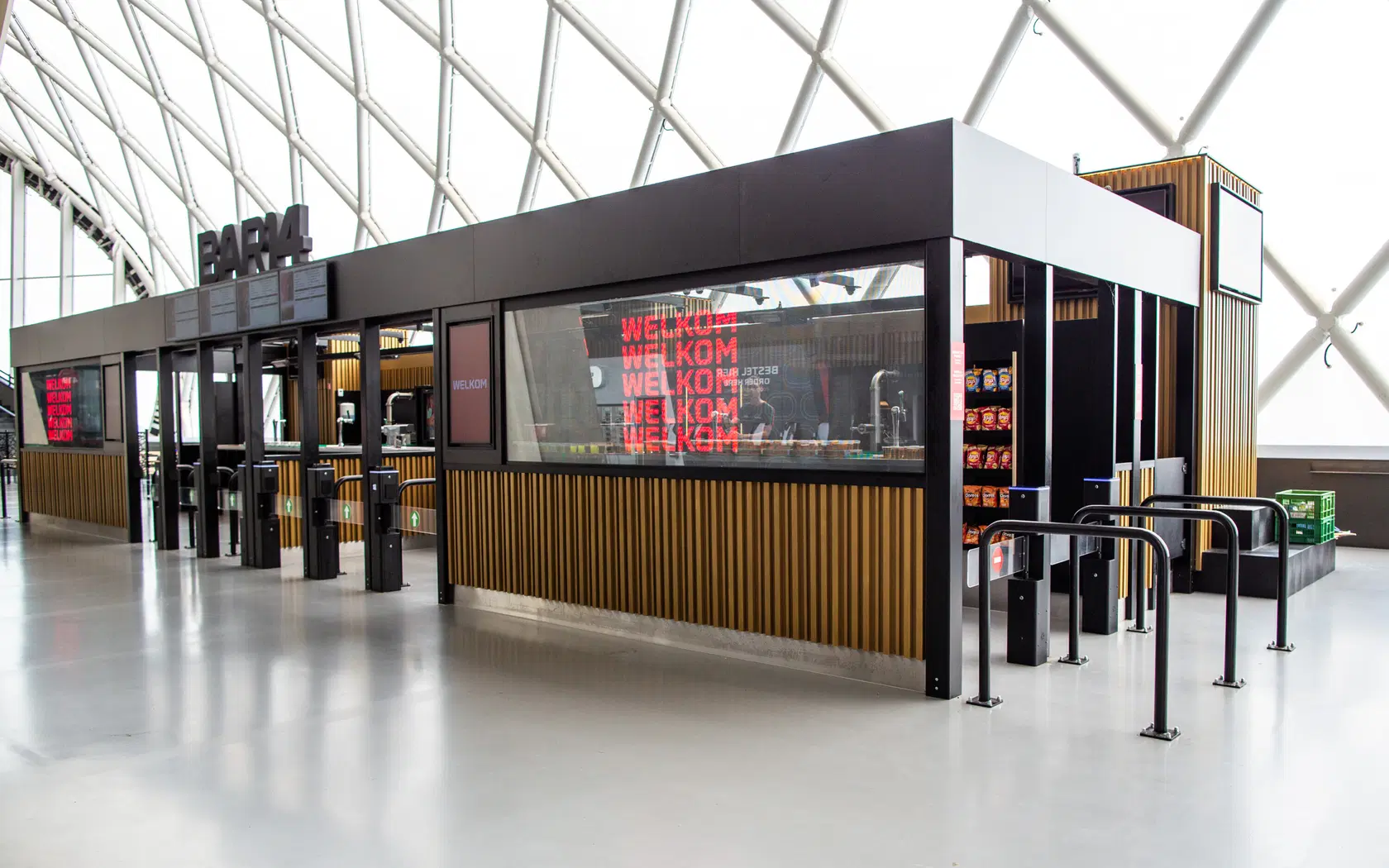 Eerste kassaloze stadionbar geopend in de ArenA